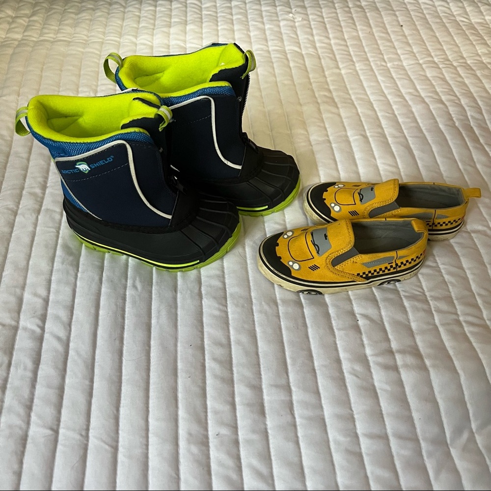 Size 8 Toddler Shoes- NWOT Snow boots and good condition taxi sneakers